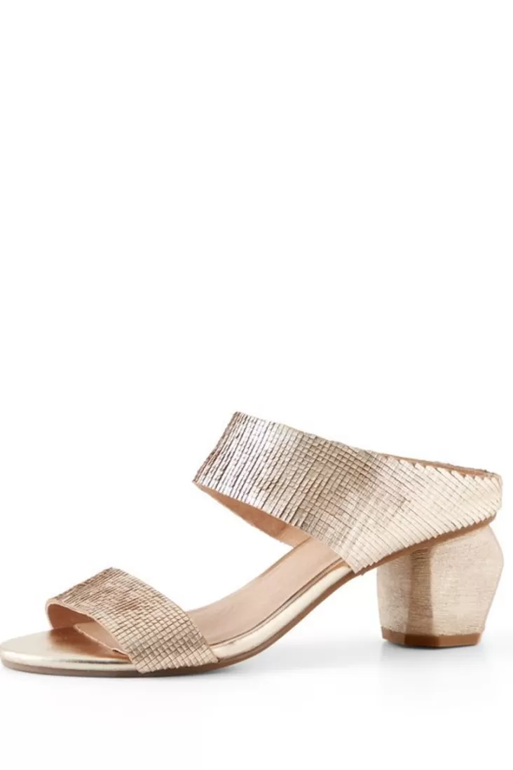 Soft Surroundings Antelope Amelia Textured Sandal